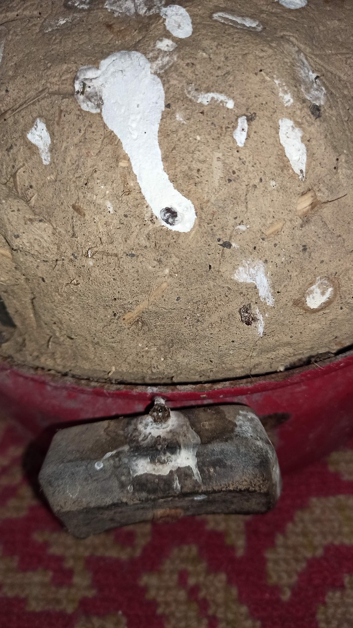 Na fotce si všimněte dalších detailů ptačího trusu, který ukazuje na stáří modelu.